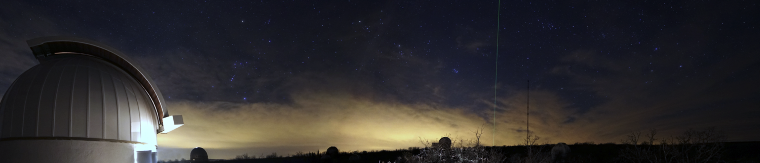 Coupole du télescope IRIS de nuit dans son environnement